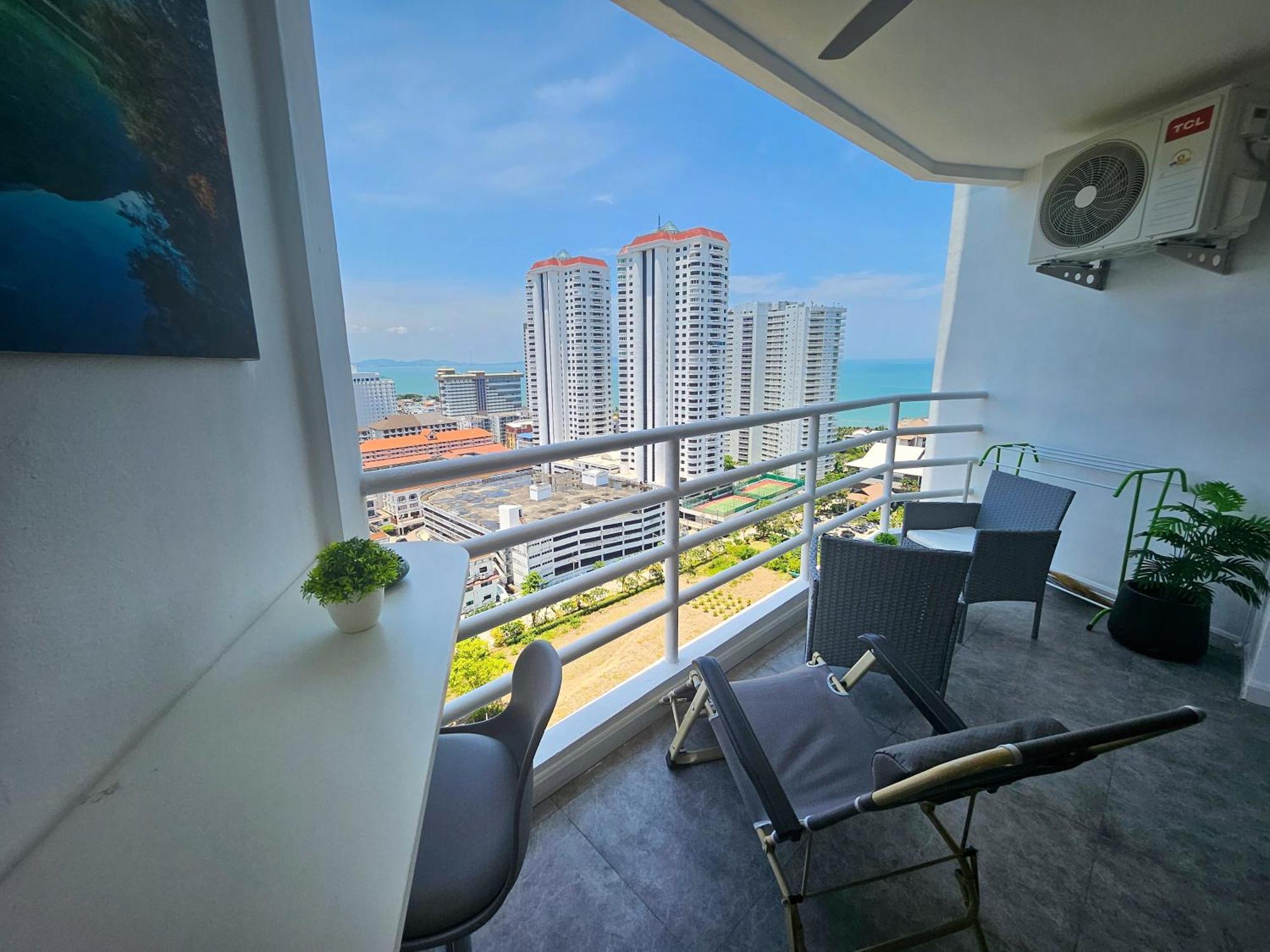 View Talay 5 Jomtien Beachfront Pattaya Exterior foto