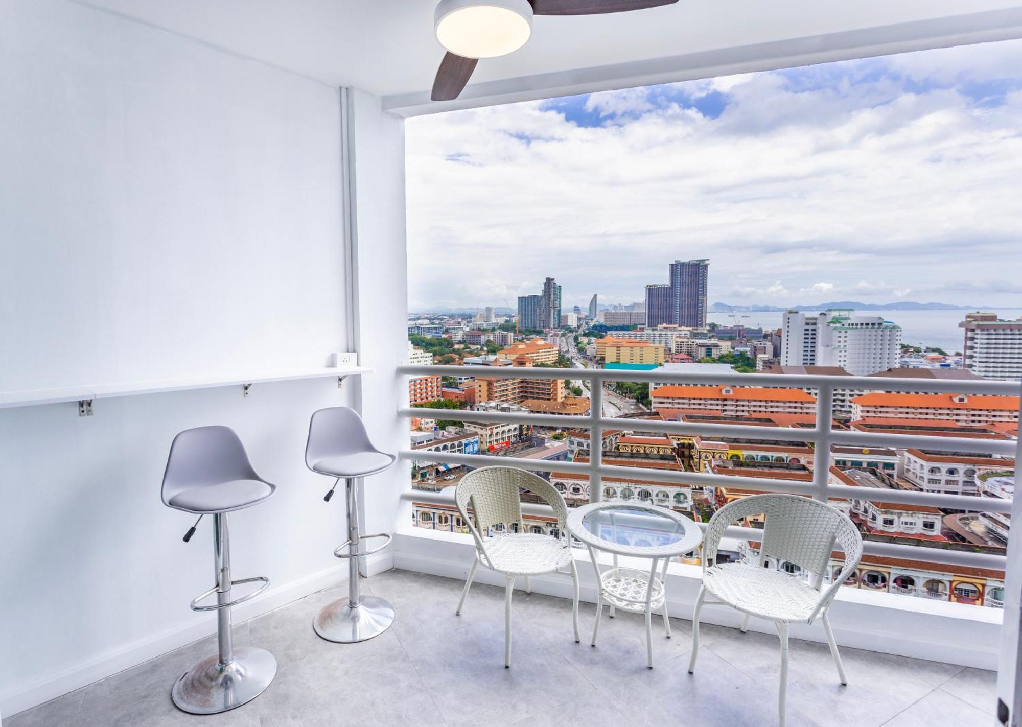 View Talay 5 Jomtien Beachfront Pattaya Exterior foto